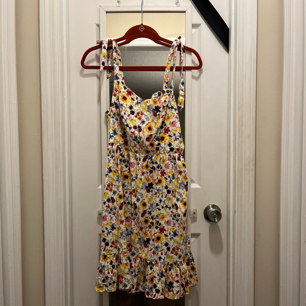 Old Navy floral tie strappy dress.